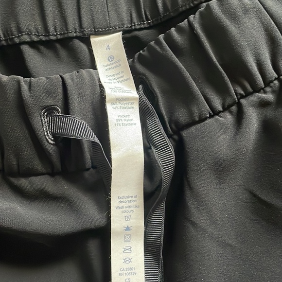 Lululemon black pant Sz 4 - Picture 2 of 6